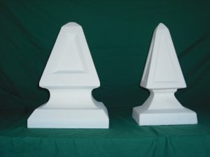 De izquierda a derecha: Obelisco 30x30x41 cm y Obelisco 22x22x35 cm - Balaustre Sol