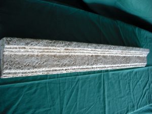 MOldura remate envejecida Monasterio 100x12x5,5 cm. - Balaustre Sol